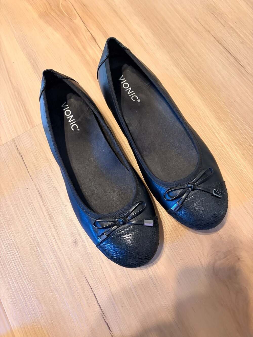 Vionic Minna Black Leather Ballet Flats Size 9.5